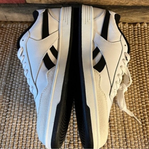 Essentially new Reeboks! - Picture 3 of 6